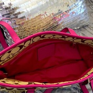 Tote Coach handbag. Purplish pick with khaki and brown Coach emblem.